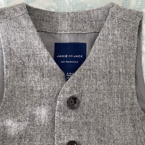 Janie and Jack boy vest 6-12 m - Picture 2 of 5
